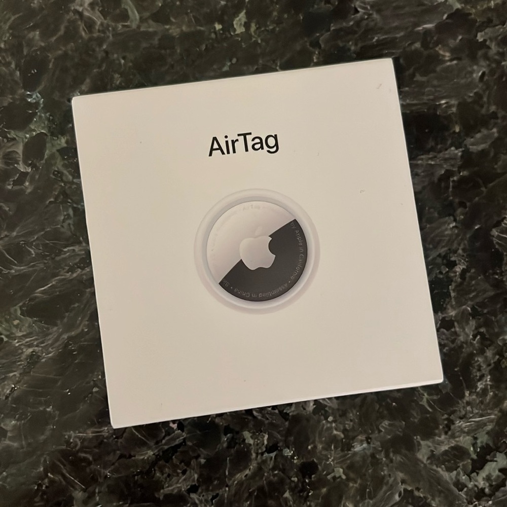 Apple AirTag NEW in Box